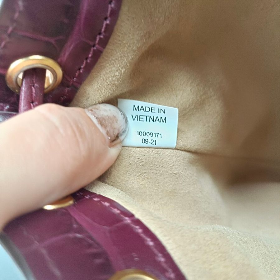 TORY BURCH 專櫃款 T MONOGRAM鱷魚紋皮革拼LOGO織布手提/斜背水桶包-酒紅/迷你-4