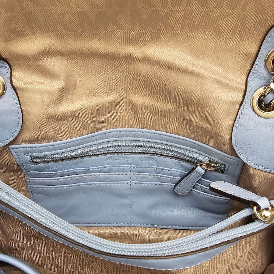 MICHAEL KORS SLOAN菱格紋小羊皮壓扣銀鍊帶肩背/斜背包(大/寶寶藍) 2024流行色調-17