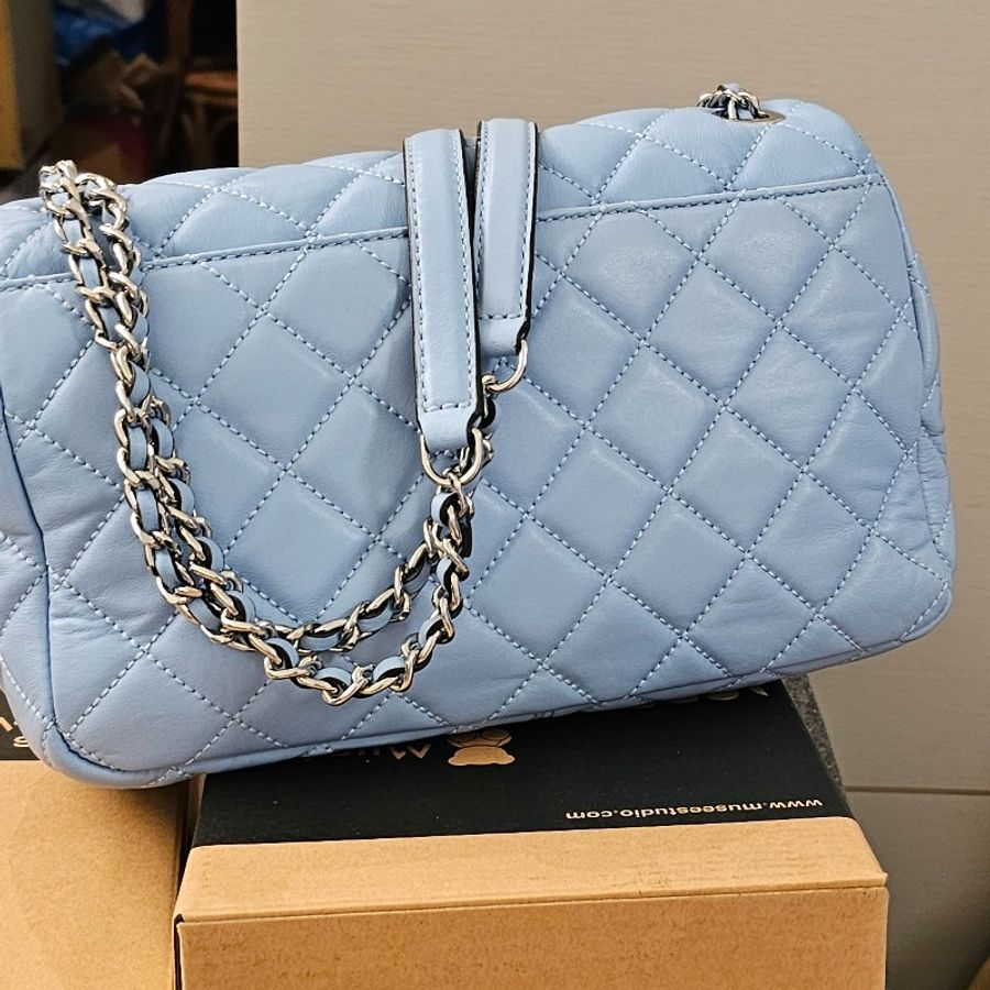 MICHAEL KORS SLOAN菱格紋小羊皮壓扣銀鍊帶肩背/斜背包(大/寶寶藍) 2024流行色調-1