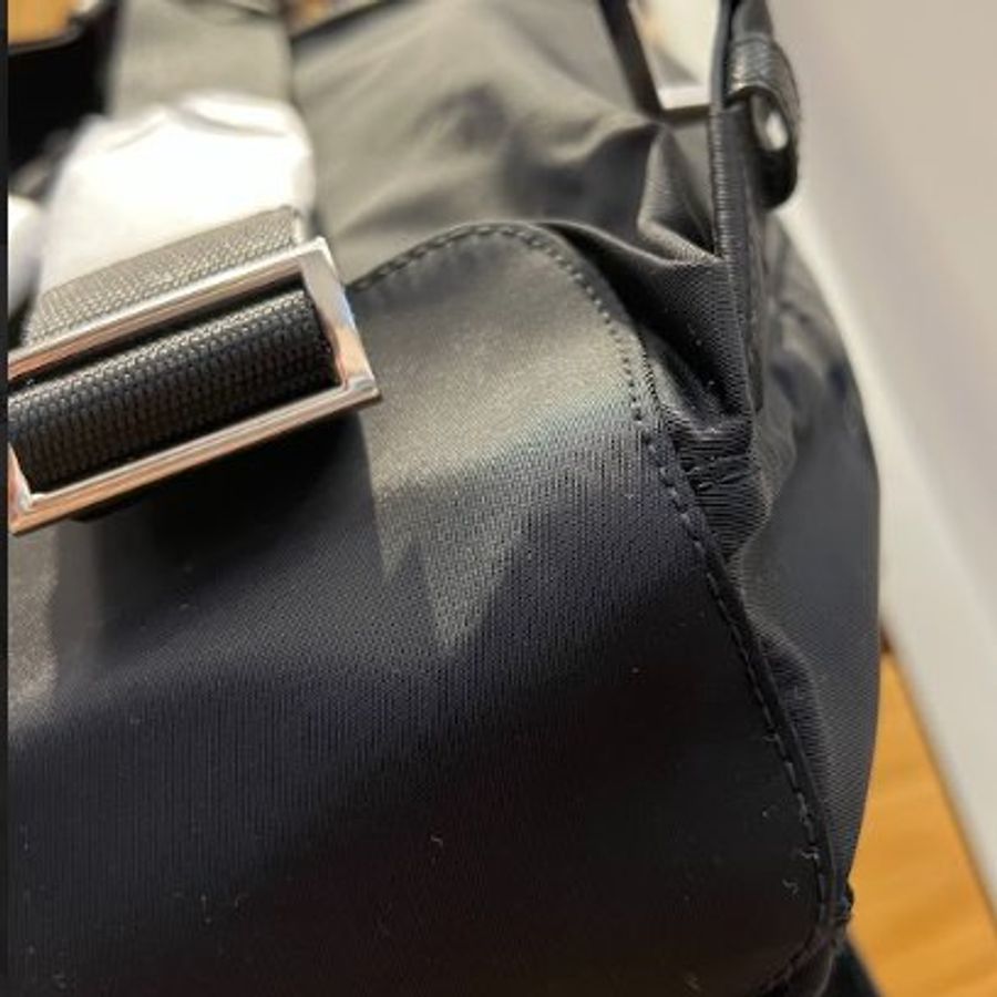 Prada全新的小號經典後背包-4