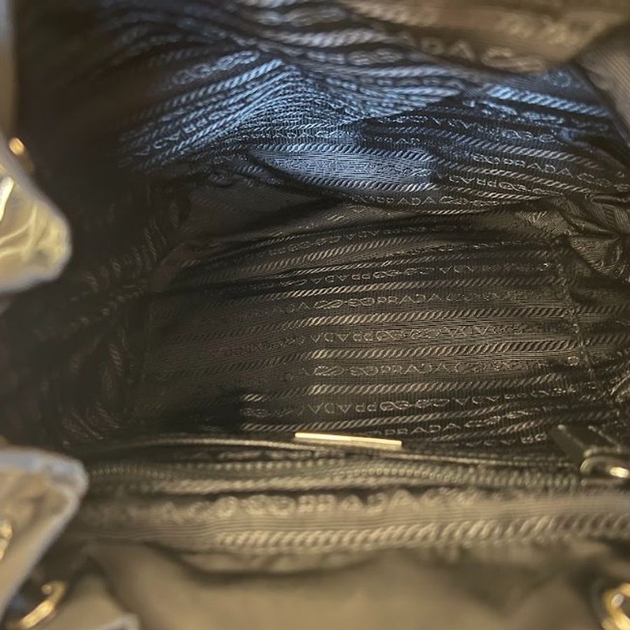 Prada全新的小號經典後背包-6