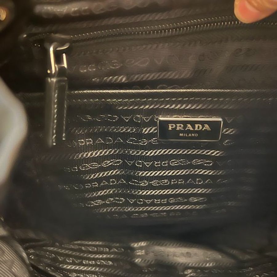 Prada全新的小號經典後背包-7