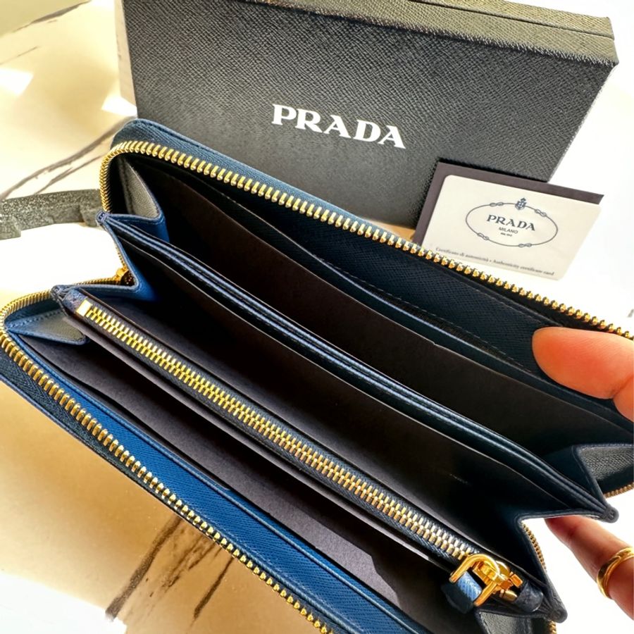 PRADA 藍防刮牛皮ㄇ拉長夾-4