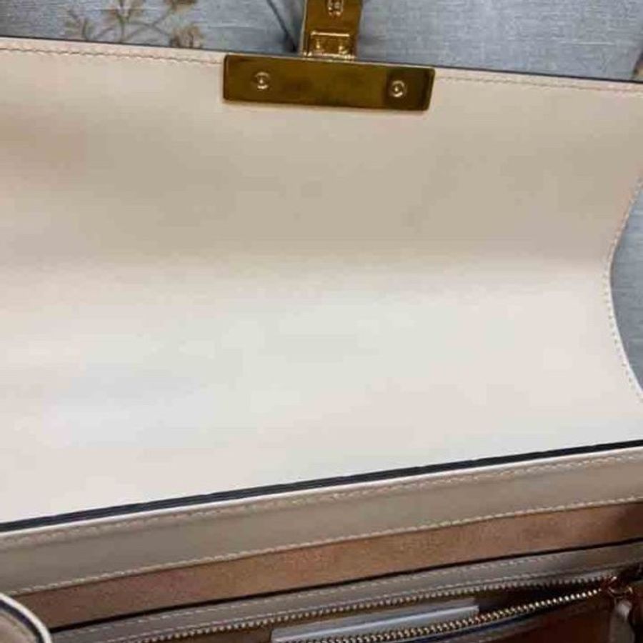 Gucci 絕美的黑白logo牛皮壓紋二用美包-6