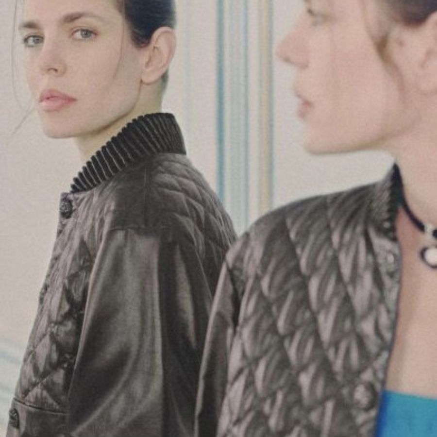 Chanel 亮眼精神的紅色拉鍊輕夾克-8