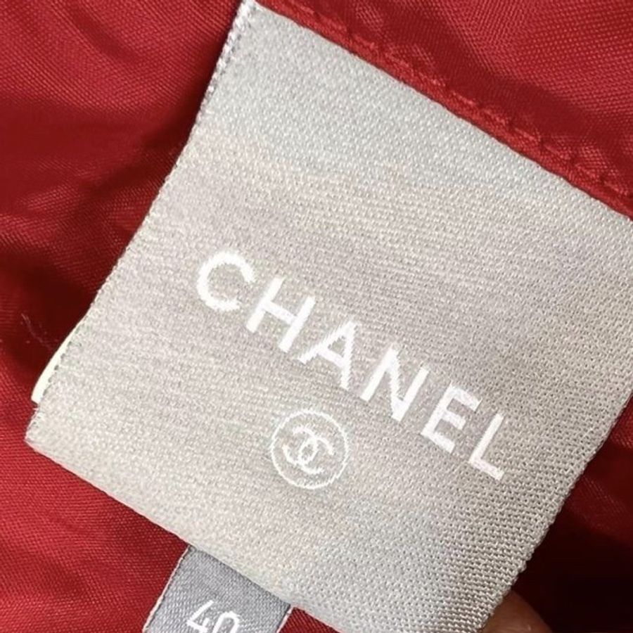 Chanel 亮眼精神的紅色拉鍊輕夾克-10