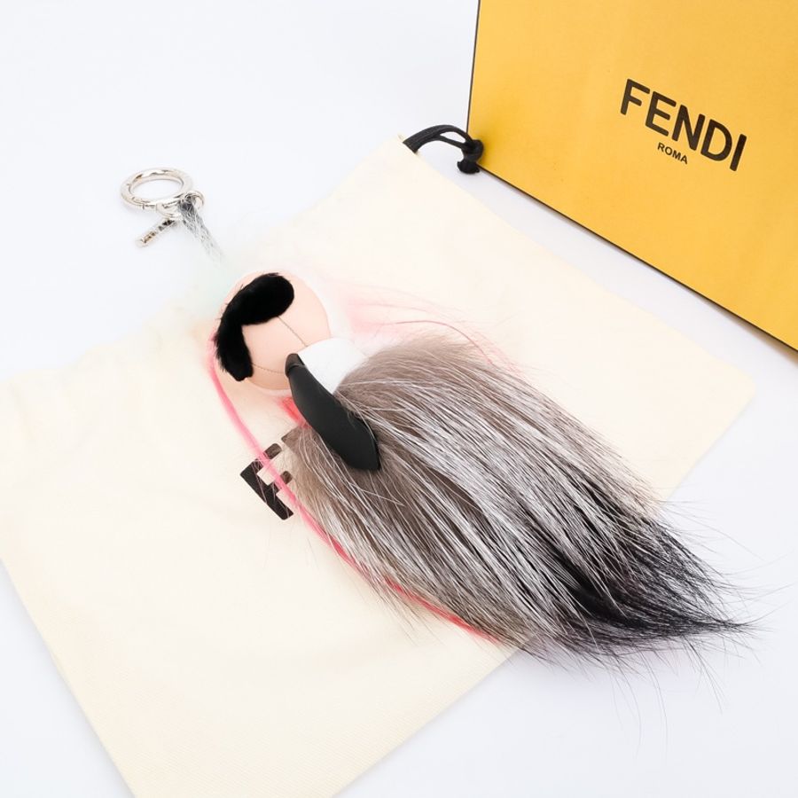 近新專櫃正品✨FENDI Love Karl 老佛爺 娃娃吊飾 紅髮 有保卡-6