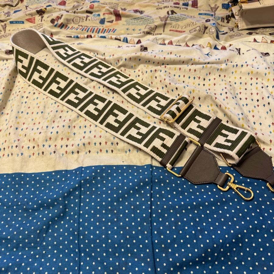 Fendi 芬迪 寬背帶,可以做多種造型!-0