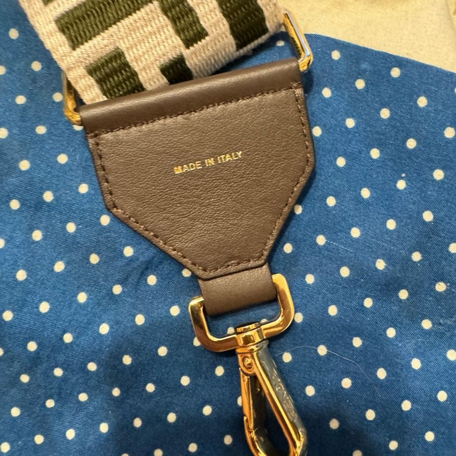 Fendi 芬迪 寬背帶,可以做多種造型!-4