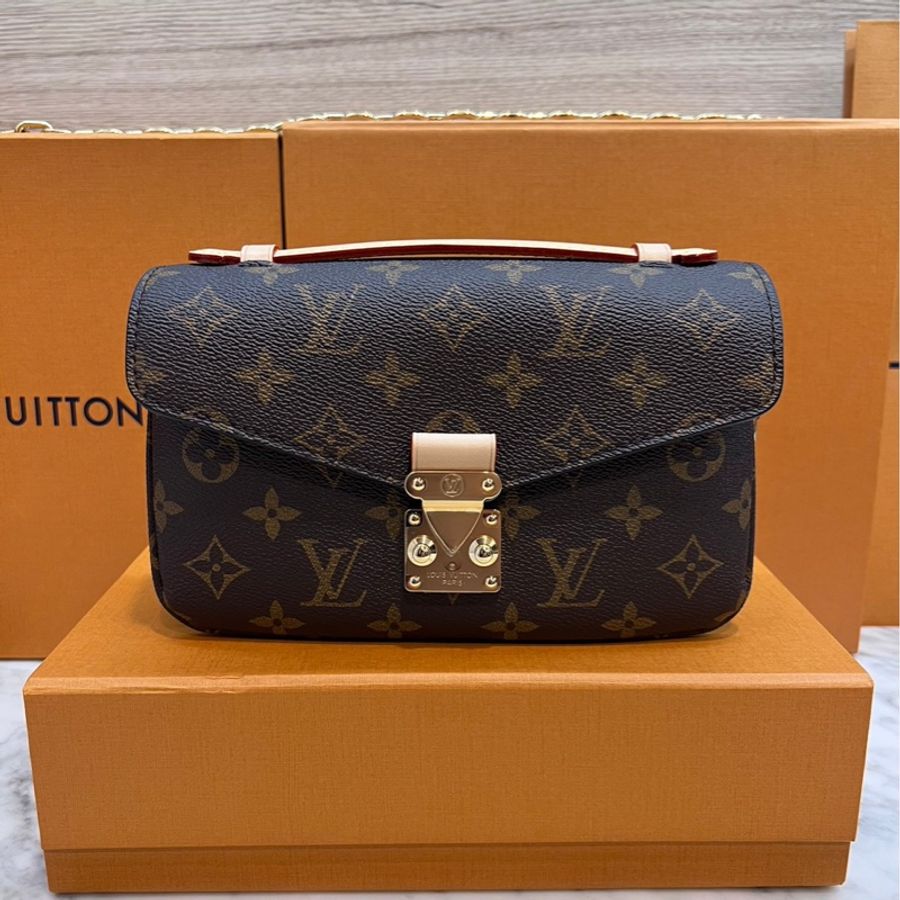 LV 小郵差 法棍 芯片款 M46279 Pochette Metis East West-0