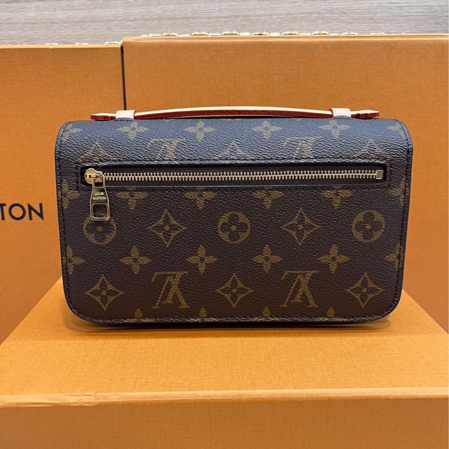 LV 小郵差 法棍 芯片款 M46279 Pochette Metis East West-4