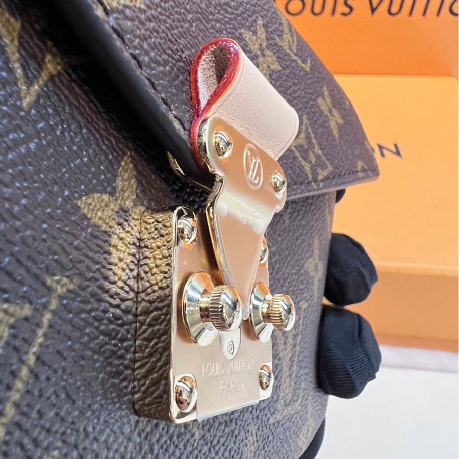 LV 小郵差 法棍 芯片款 M46279 Pochette Metis East West-13