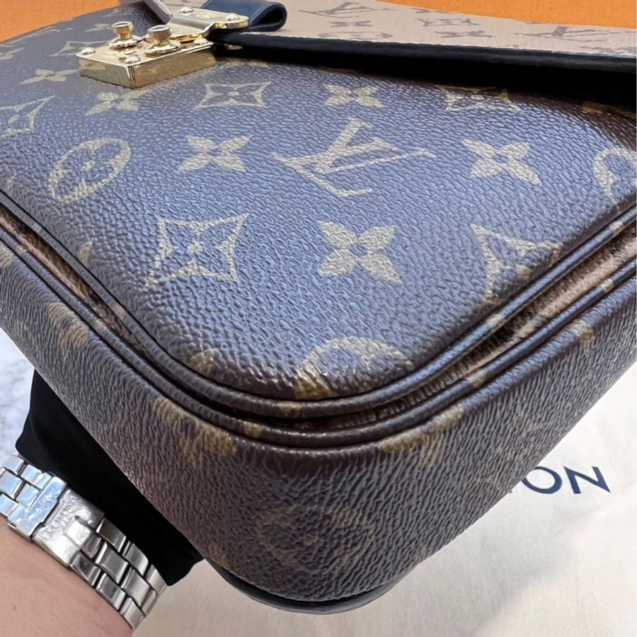 LV 拼色 M44876 郵差包 Pochette Metis-26