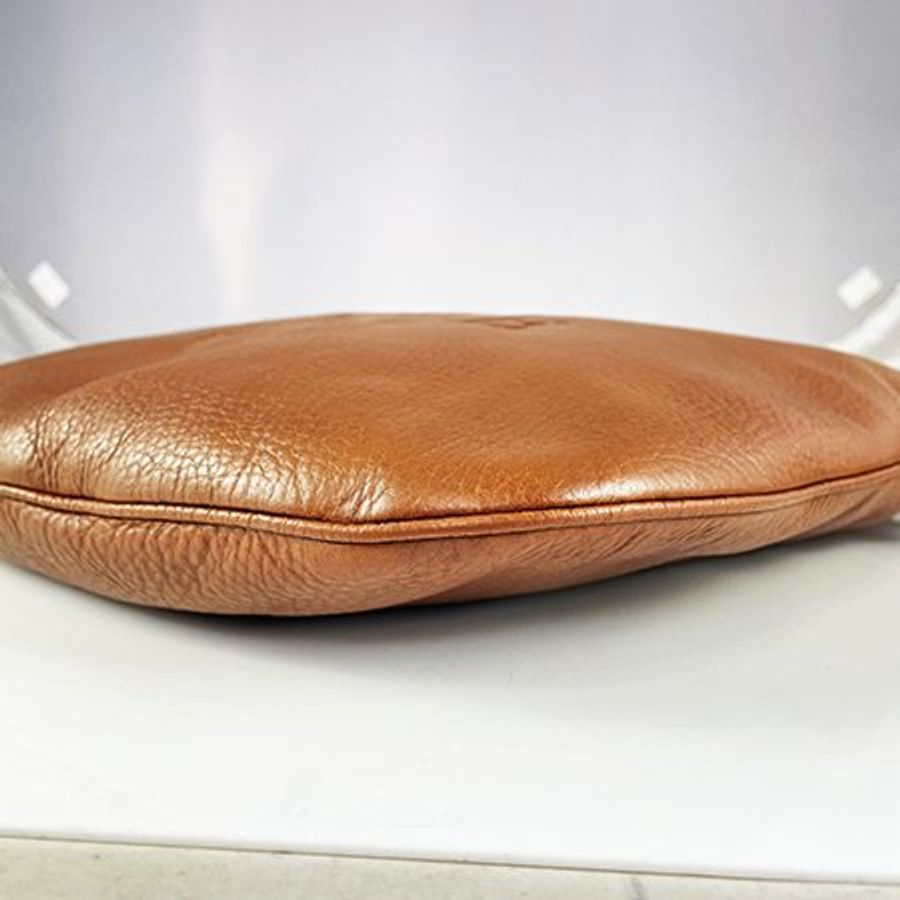 已售出* LOEWE駝色牛皮 HERITAGE 徽章系列斜背扁包-4