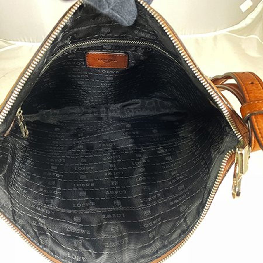 已售出* LOEWE駝色牛皮 HERITAGE 徽章系列斜背扁包-5
