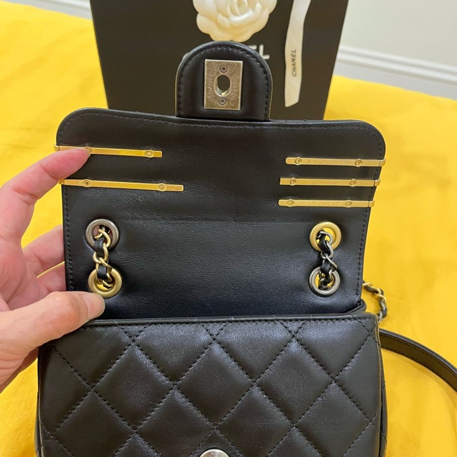Chanel 限量徽章包最佳尺寸 /復古金銀雙色鏈條-18
