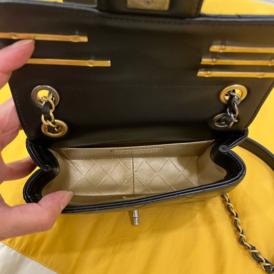 Chanel 限量徽章包最佳尺寸 /復古金銀雙色鏈條-19
