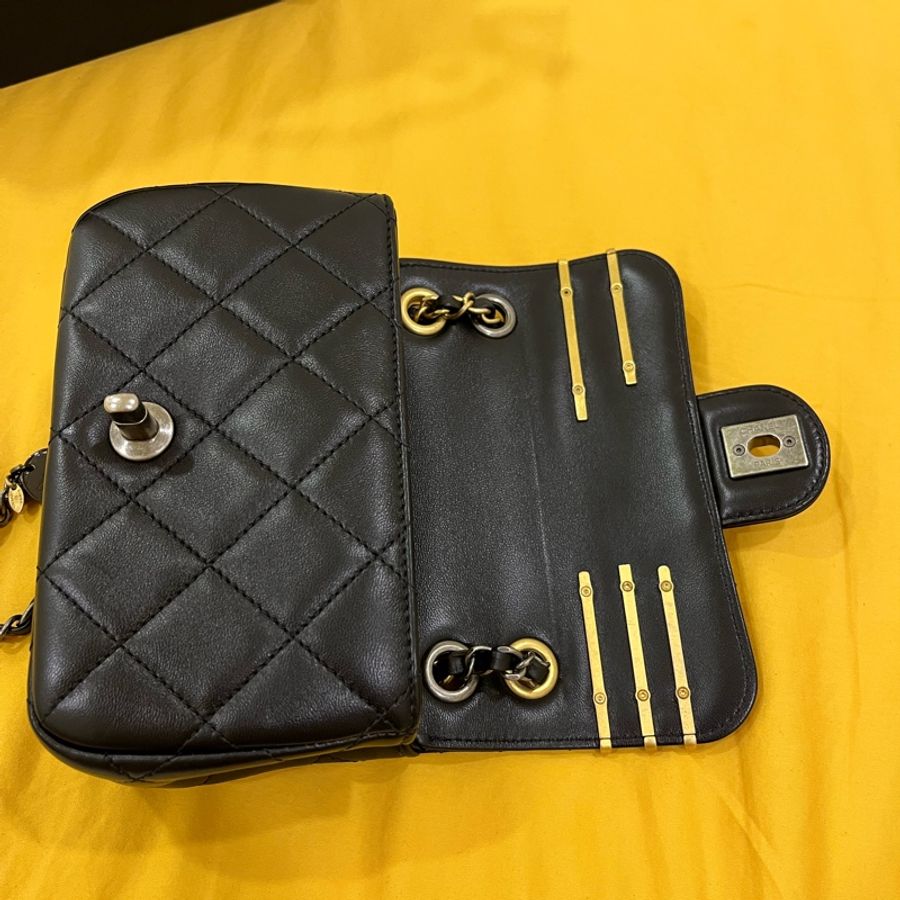 Chanel 限量徽章包最佳尺寸 /復古金銀雙色鏈條-21