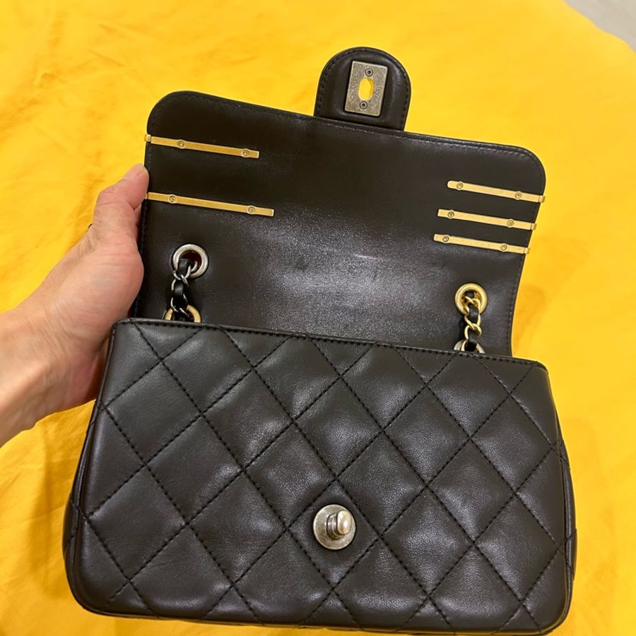 Chanel 限量徽章包最佳尺寸 /復古金銀雙色鏈條-9