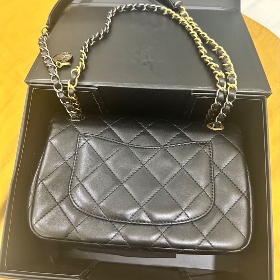 Chanel 限量徽章包最佳尺寸 /復古金銀雙色鏈條-11