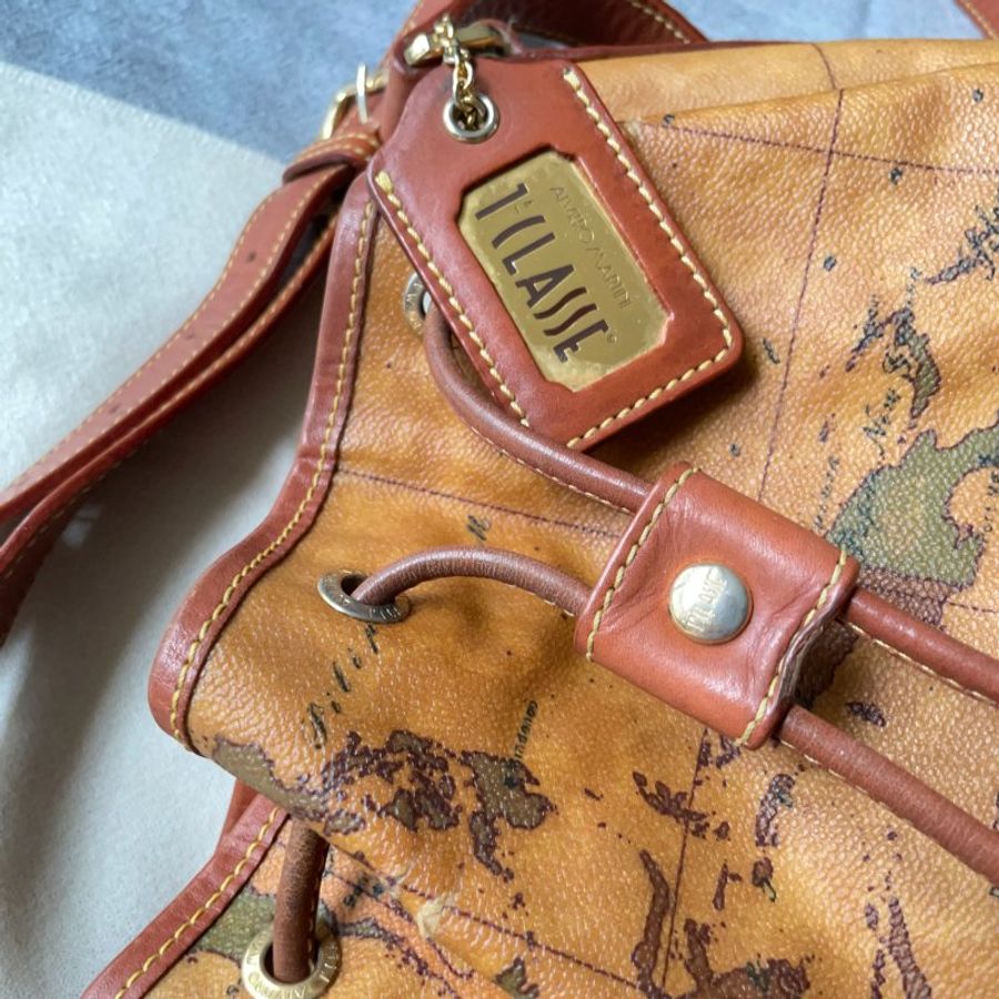 💯正貨❗️【Alviero Martini】Geo Printed Drawstring Bucket Bag。經典款地圖水桶包-4