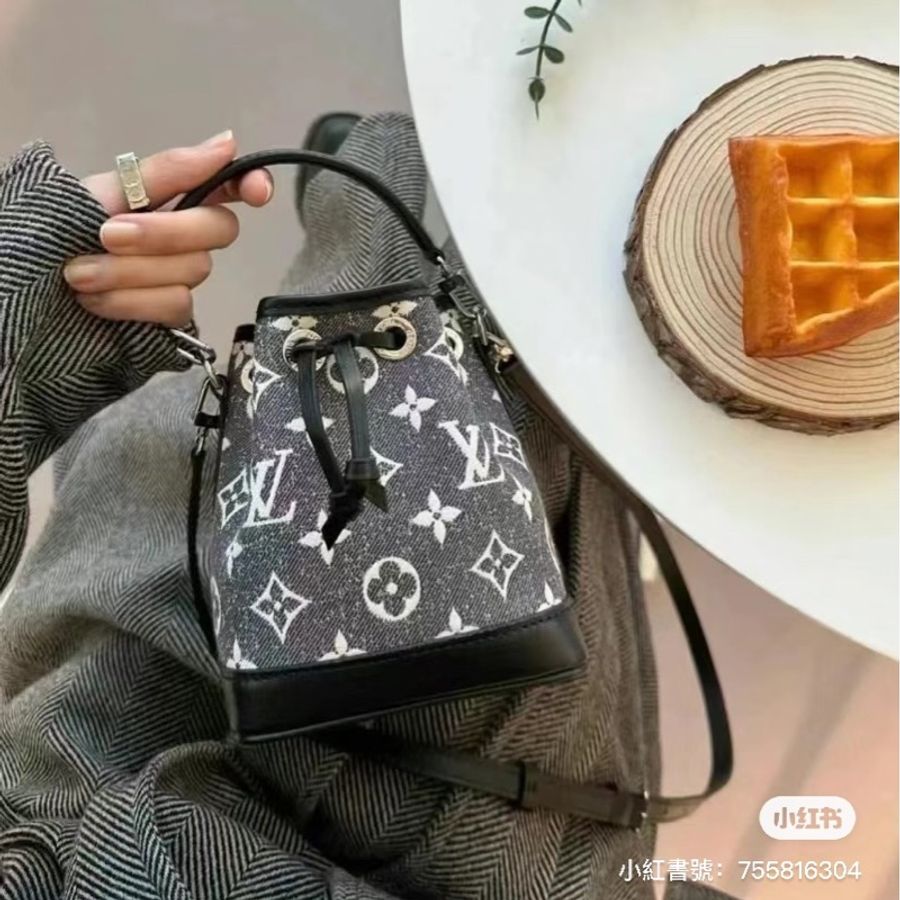 LV 🖤 牛仔小水桶 Nano Noe 迷你水桶包/肩背包/手提包(九成新)M46449-3