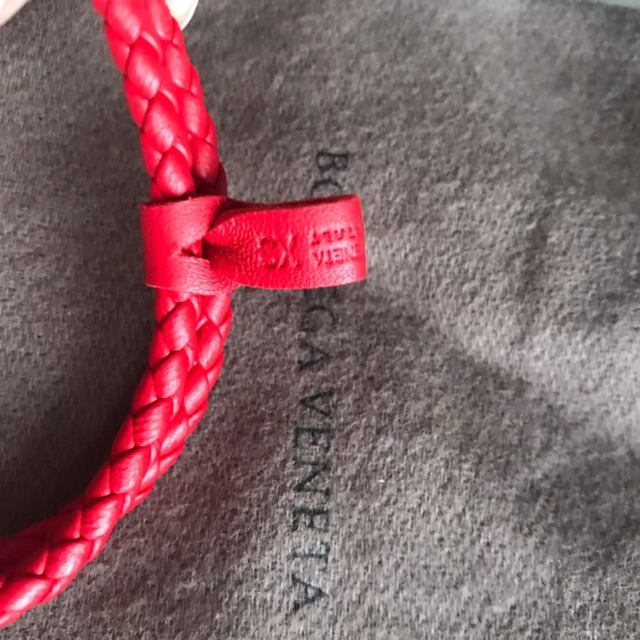 🧣新年快樂🧣 紅色Bottega Veneta ❤️BV個性皮編手環❤️近全新🆕❤️xS號❤️單獨佩戴 多重搭配 都好看❤️❤️-7