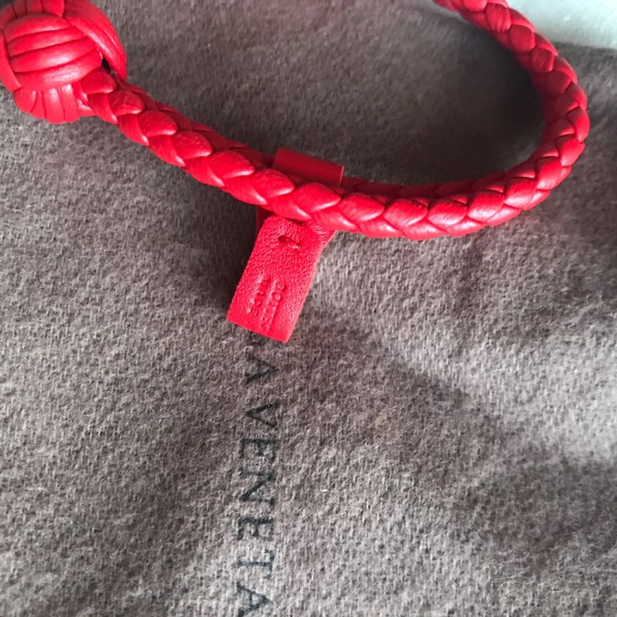 🧣新年快樂🧣 紅色Bottega Veneta ❤️BV個性皮編手環❤️近全新🆕❤️xS號❤️單獨佩戴 多重搭配 都好看❤️❤️-8