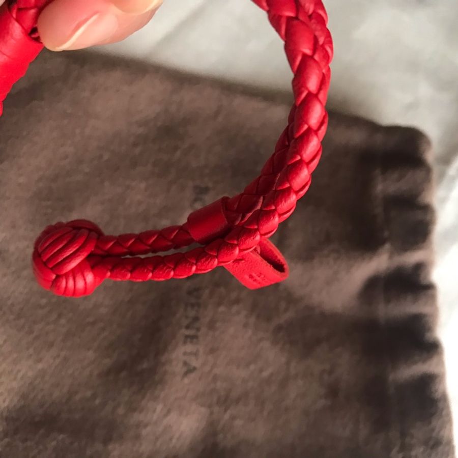 🧣新年快樂🧣 紅色Bottega Veneta ❤️BV個性皮編手環❤️近全新🆕❤️xS號❤️單獨佩戴 多重搭配 都好看❤️❤️-9