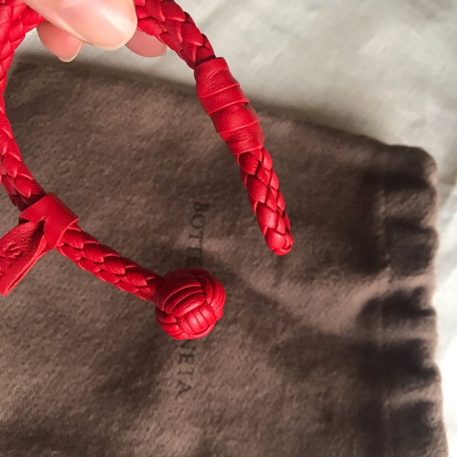 🧣新年快樂🧣 紅色Bottega Veneta ❤️BV個性皮編手環❤️近全新🆕❤️xS號❤️單獨佩戴 多重搭配 都好看❤️❤️-12