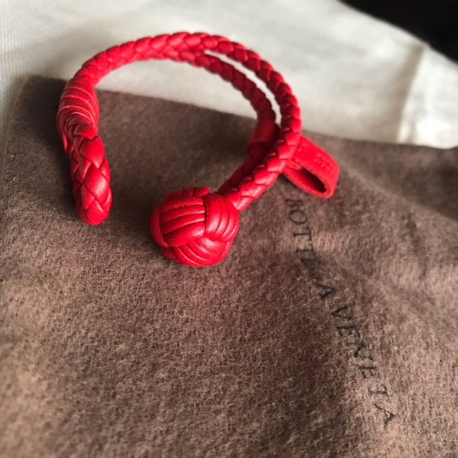 🧣新年快樂🧣 紅色Bottega Veneta ❤️BV個性皮編手環❤️近全新🆕❤️xS號❤️單獨佩戴 多重搭配 都好看❤️❤️-14