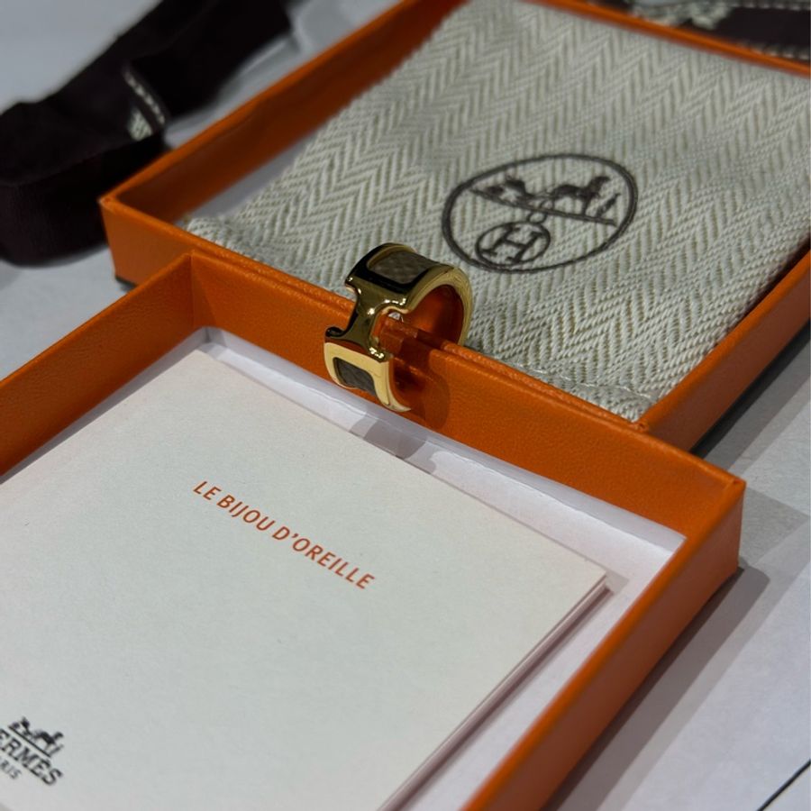 台灣專櫃購入 Hermes earcuff大象灰耳骨夾 愛馬仕 大象灰 耳釦 耳扣 Hermes 耳骨夾-0