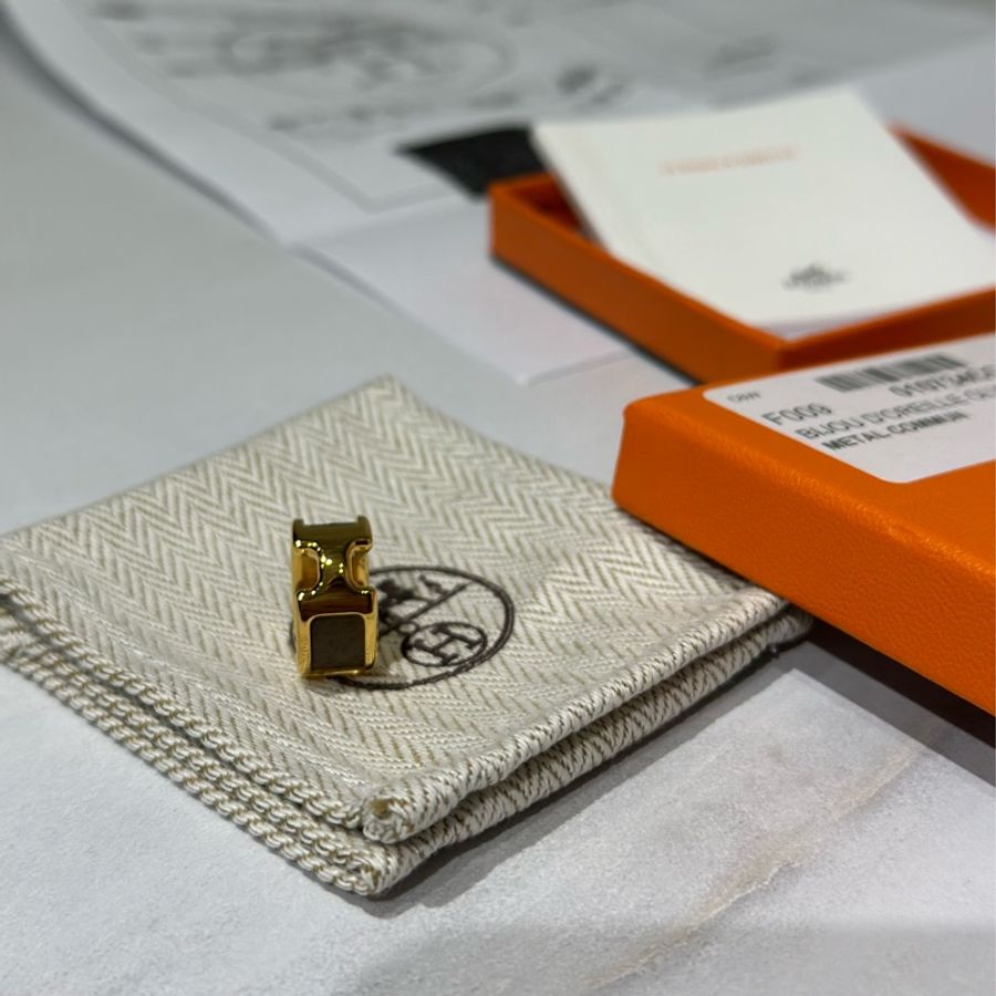 台灣專櫃購入 Hermes earcuff大象灰耳骨夾 愛馬仕 大象灰 耳釦 耳扣 Hermes 耳骨夾-1