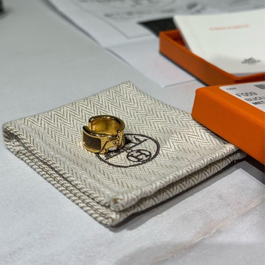 台灣專櫃購入 Hermes earcuff大象灰耳骨夾 愛馬仕 大象灰 耳釦 耳扣 Hermes 耳骨夾-2