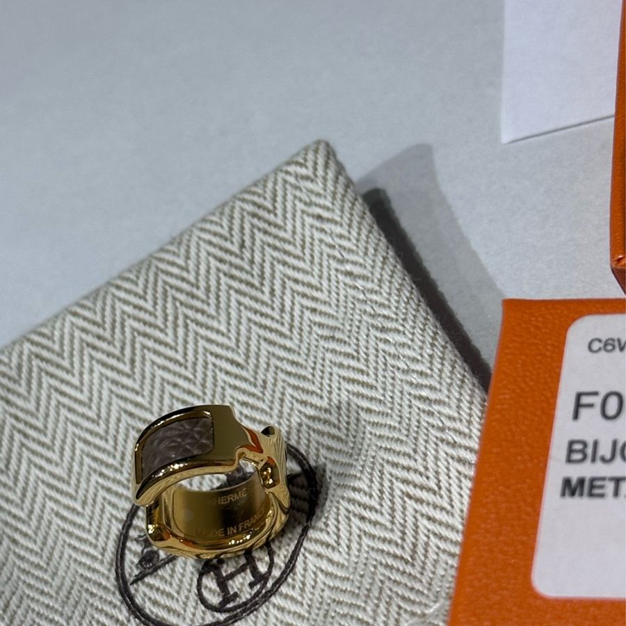 台灣專櫃購入 Hermes earcuff大象灰耳骨夾 愛馬仕 大象灰 耳釦 耳扣 Hermes 耳骨夾-10