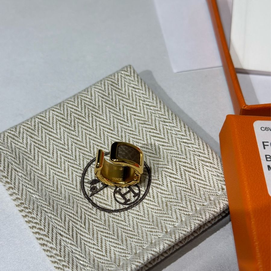 台灣專櫃購入 Hermes earcuff大象灰耳骨夾 愛馬仕 大象灰 耳釦 耳扣 Hermes 耳骨夾-11
