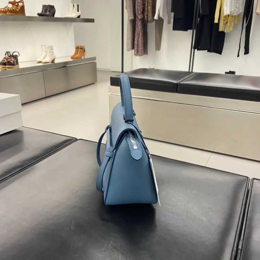 Celine 189003 珠地小牛皮袖珍型 Nano Belt 鯰魚包 Azure 蔚藍《佳節年終折扣》-5