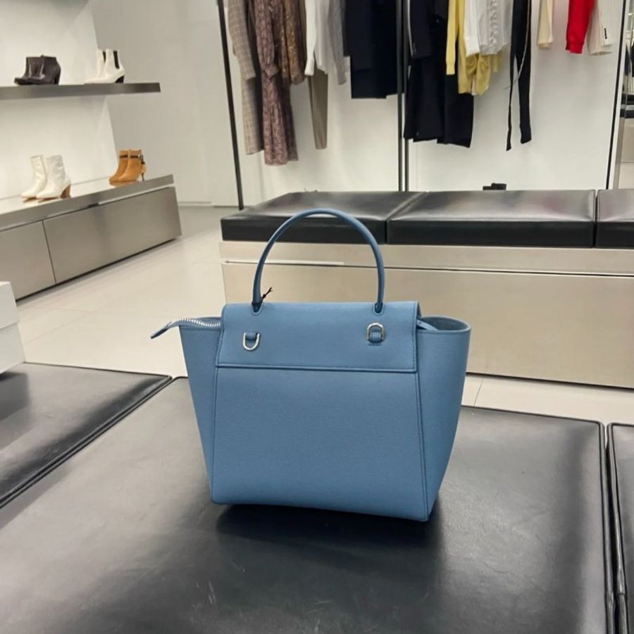 Celine 189003 珠地小牛皮袖珍型 Nano Belt 鯰魚包 Azure 蔚藍《佳節年終折扣》-12