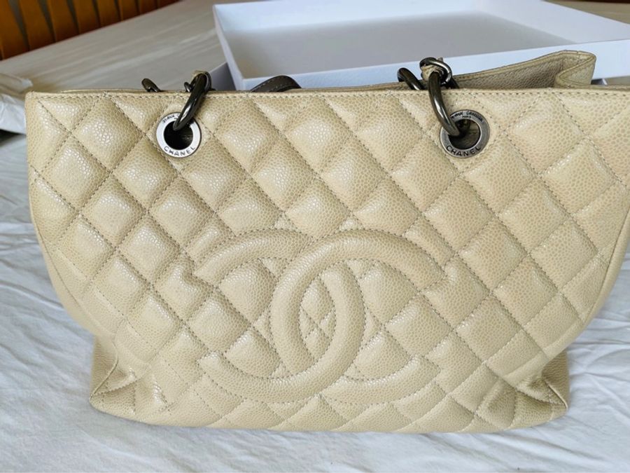 CHANEL最經典荔枝牛皮Grand shopping tote bag-1
