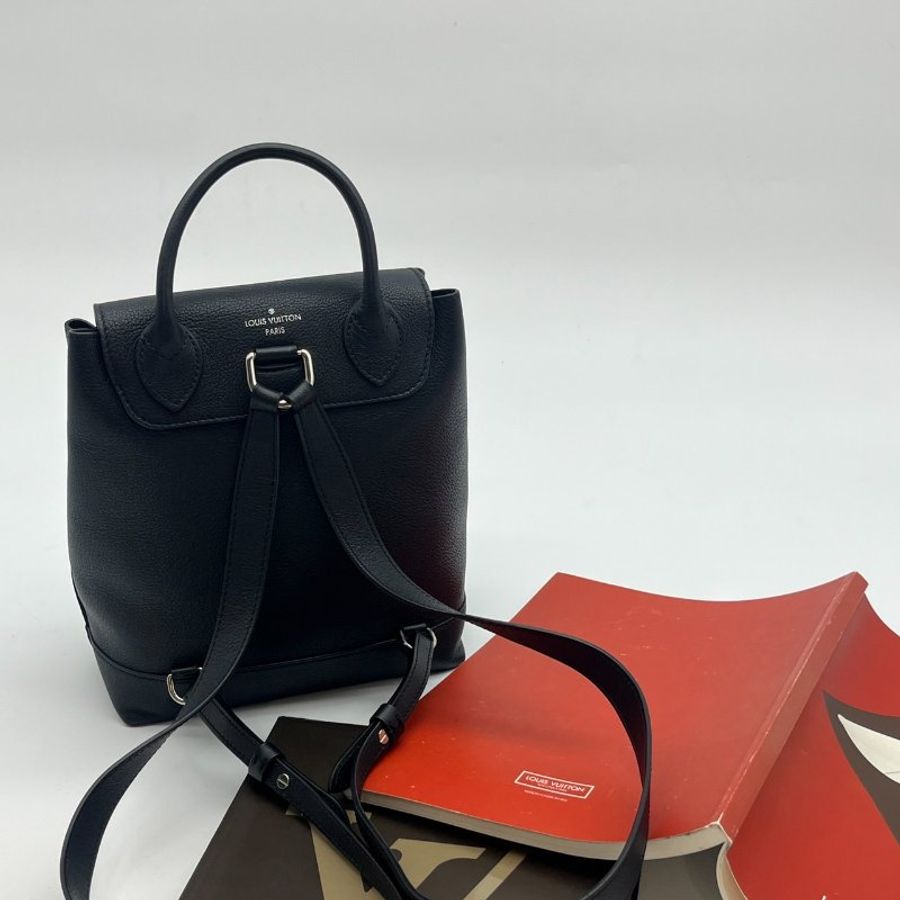 Louis Vuitton LV 黑色全皮 LOCKME雙肩帶後背包-1