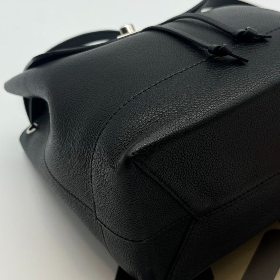 Louis Vuitton LV 黑色全皮 LOCKME雙肩帶後背包-2