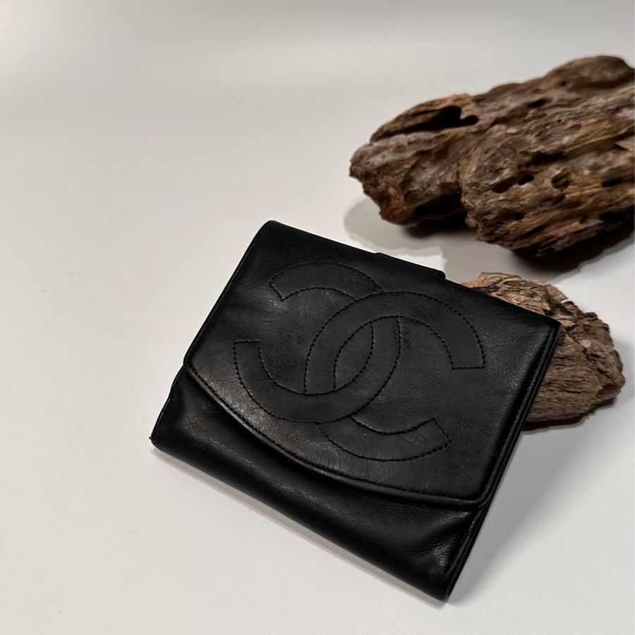 Chanel vintage 日本二手 中古復古古董 經典黑色 皮革 logo中夾 短夾 皮夾-0