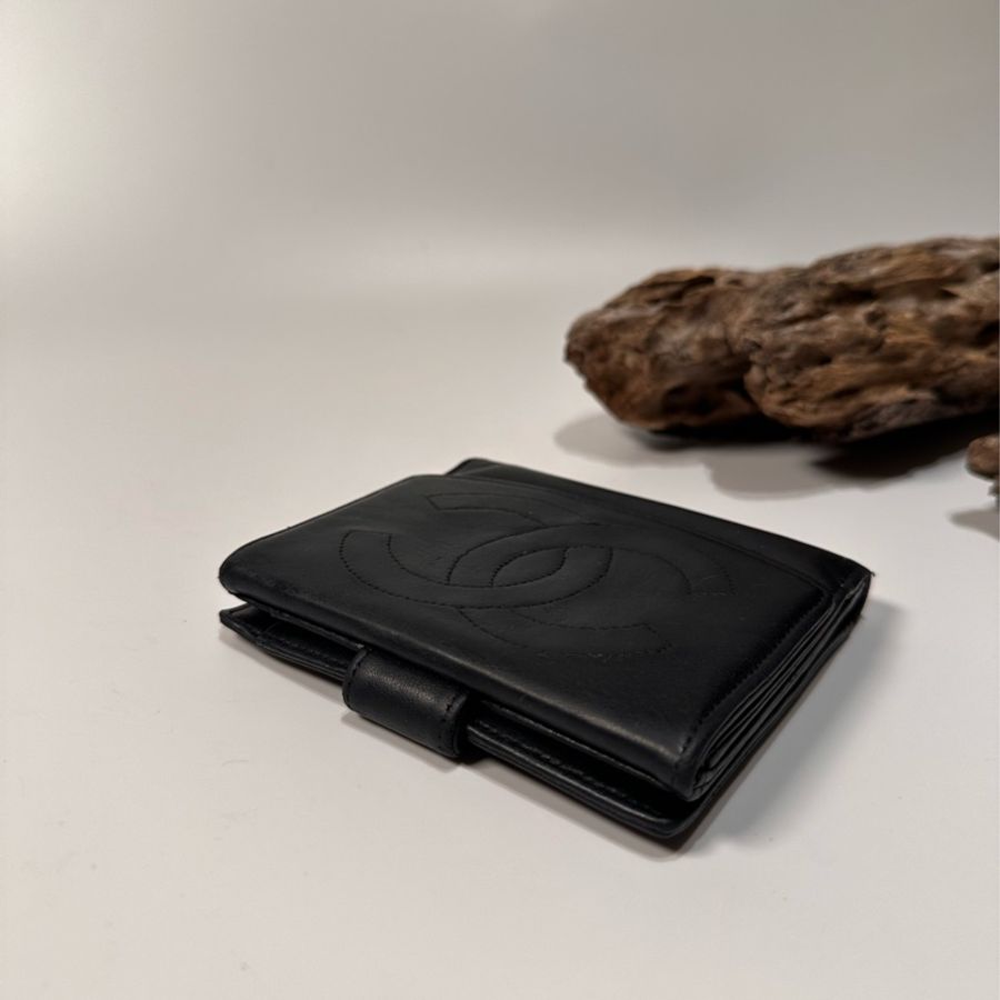 Chanel vintage 日本二手 中古復古古董 經典黑色 皮革 logo中夾 短夾 皮夾-1