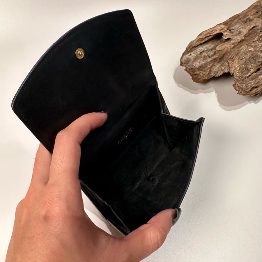 Chanel vintage 日本二手 中古復古古董 經典黑色 皮革 logo中夾 短夾 皮夾-6