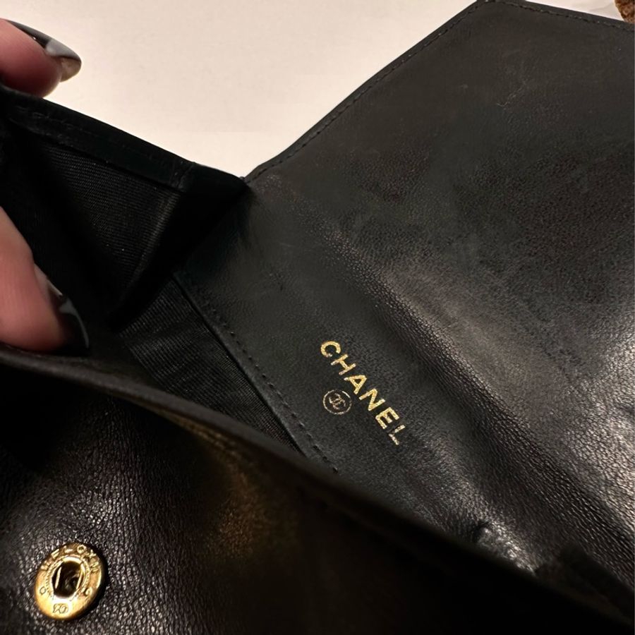 Chanel vintage 日本二手 中古復古古董 經典黑色 皮革 logo中夾 短夾 皮夾-7