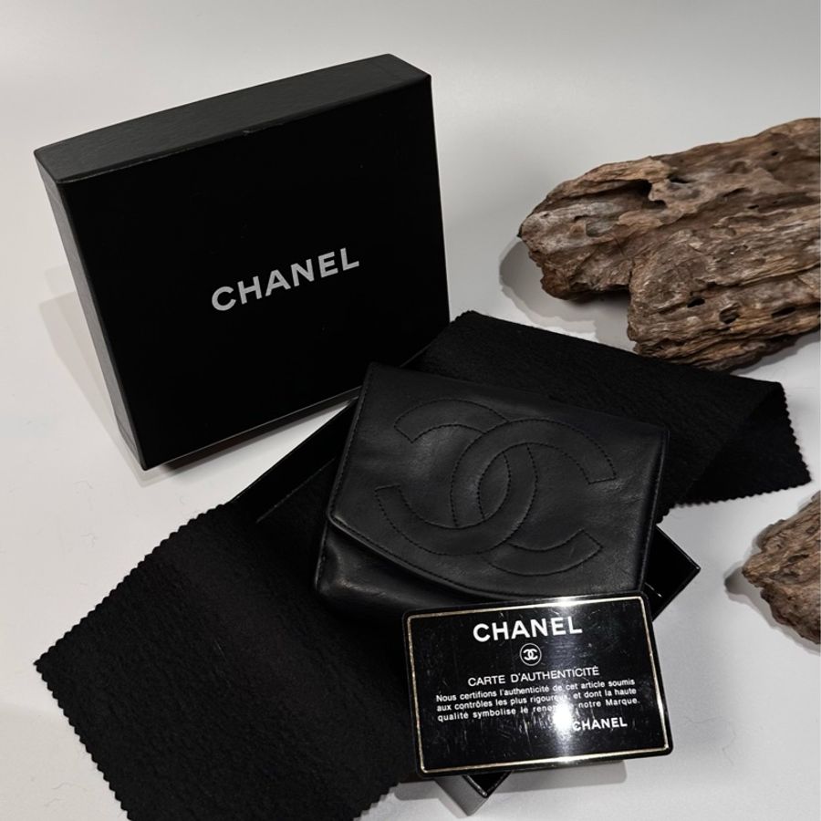 Chanel vintage 日本二手 中古復古古董 經典黑色 皮革 logo中夾 短夾 皮夾-8