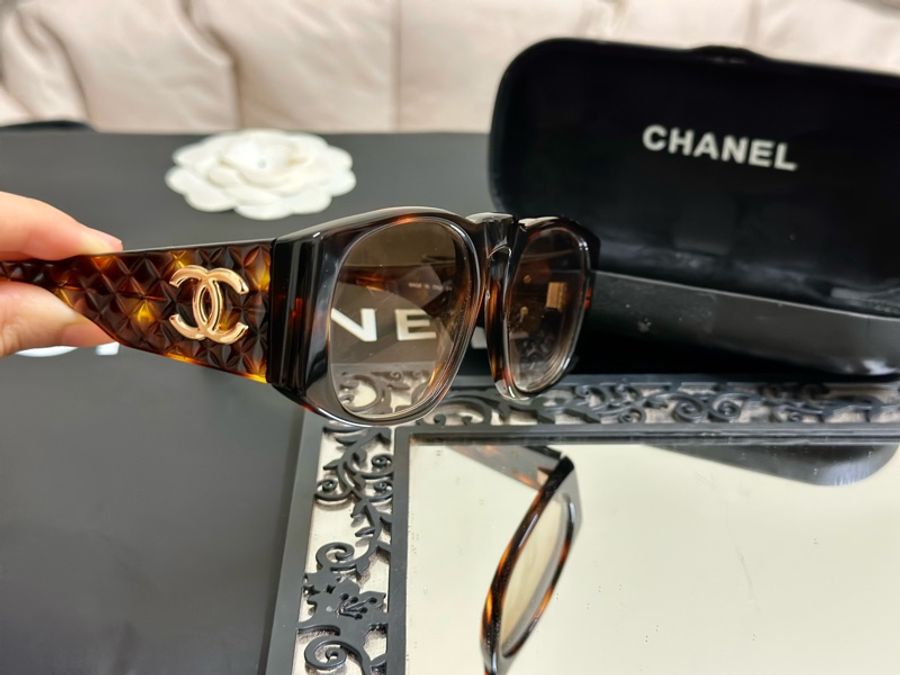 🔥爆款墨鏡釋出🔥#Chanel 絕版 大C logo #菱格紋 #玳瑁色 #vintage #太陽眼鏡 復古感滿滿的小臉神器😍-5