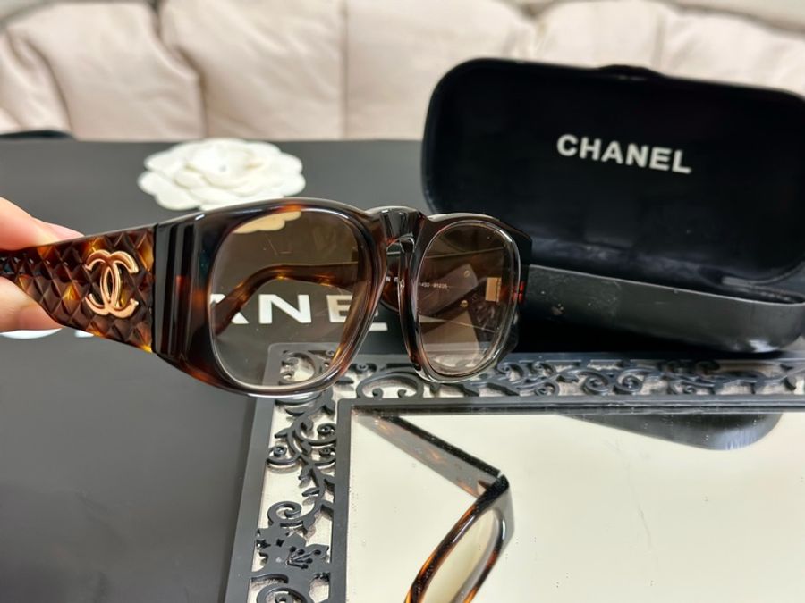🔥爆款墨鏡釋出🔥#Chanel 絕版 大C logo #菱格紋 #玳瑁色 #vintage #太陽眼鏡 復古感滿滿的小臉神器😍-8