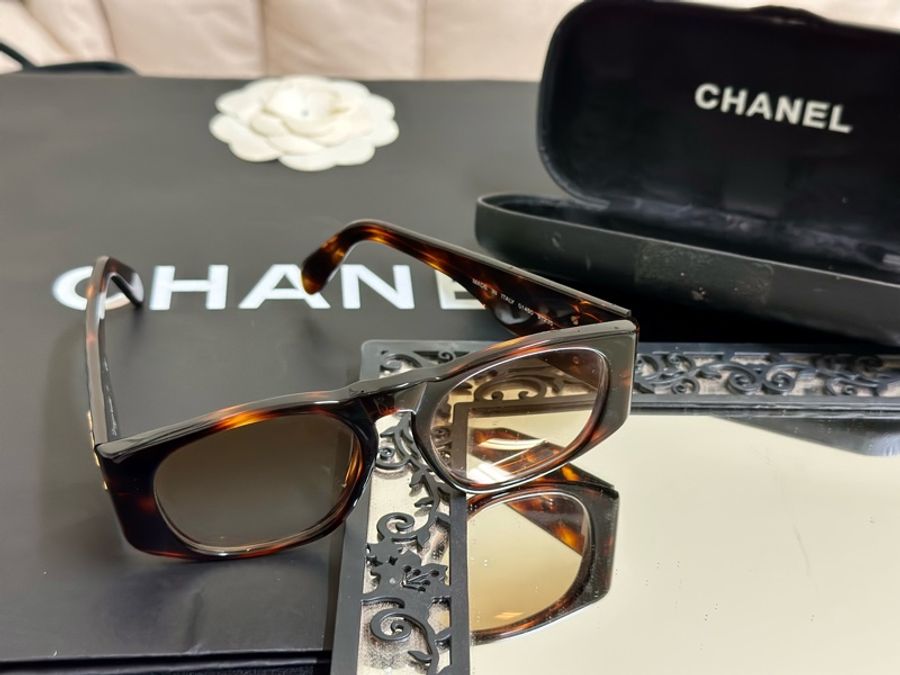 🔥爆款墨鏡釋出🔥#Chanel 絕版 大C logo #菱格紋 #玳瑁色 #vintage #太陽眼鏡 復古感滿滿的小臉神器😍-9