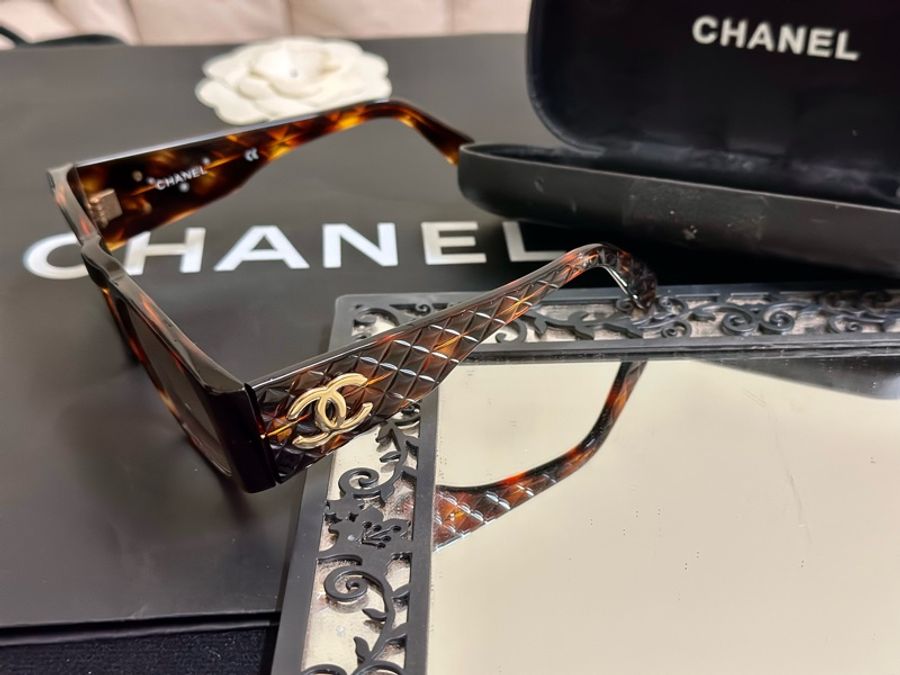 🔥爆款墨鏡釋出🔥#Chanel 絕版 大C logo #菱格紋 #玳瑁色 #vintage #太陽眼鏡 復古感滿滿的小臉神器😍-10